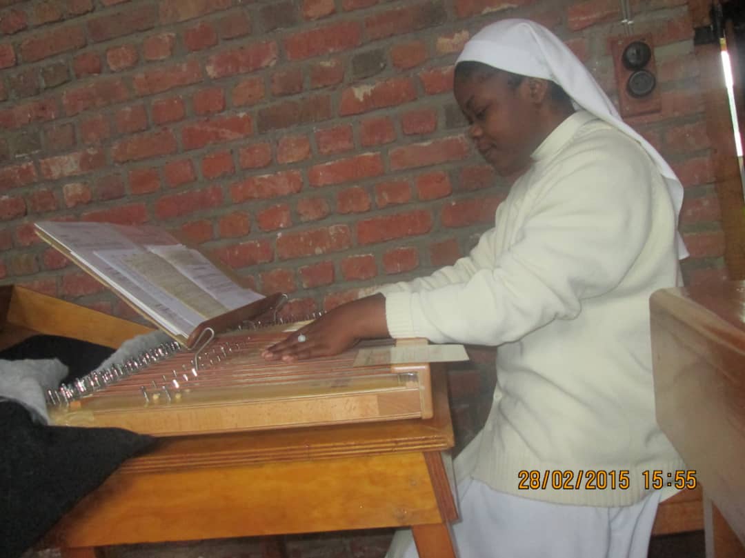 Formation musicale au bénéfice des congrégations religieuses de l’Archidiocèse de Bukavu: Solfège et orgue.