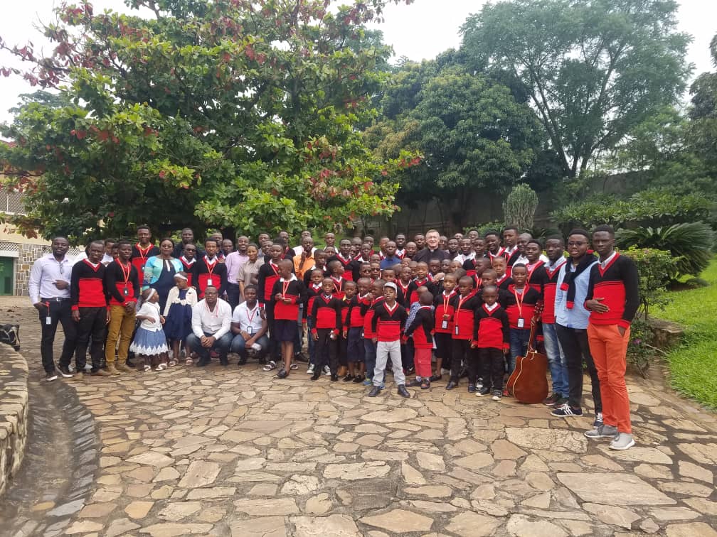 Le Choeur de Petits Chanteurs de la Résurrection de l’Archidiocèse de Bukavu invité par Son Excellente Mgr Wojciech ZALUSKI, Nonce Apostolique au Burundi